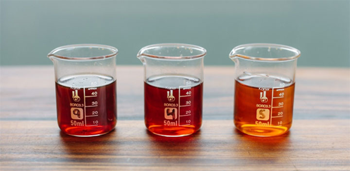 Kinh nghiệm chọn mua nước mắm Phan Thiết ngon chuẩn vị: Cách phân biệt thật giả và đánh giá chất lượng